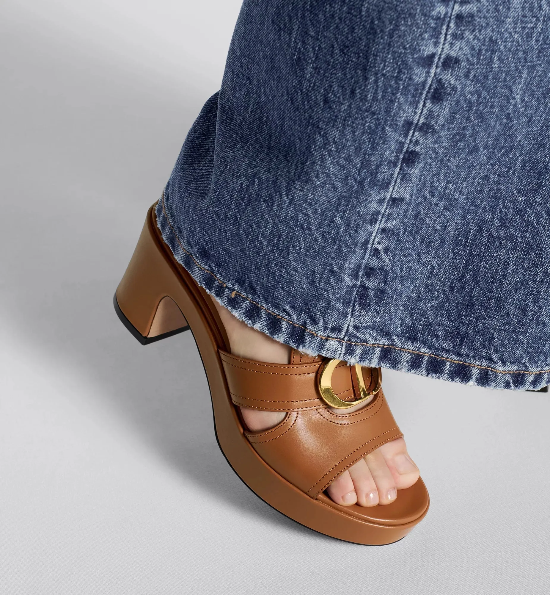 30 Montaigne Platform Slide