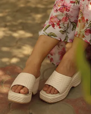 Cream  Zig Zag Slides